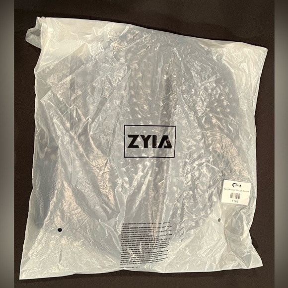 ZYIA Active NEW Navy Knitted Slouch Beanie - Picture 3 of 3